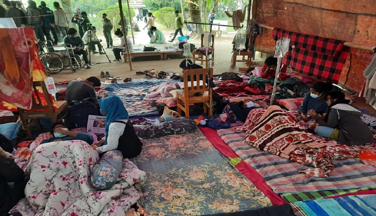 সতীর্থদের অনুরোধ ফিরিয়ে দিলেন শাবিপ্রবির অনশনকারীরা