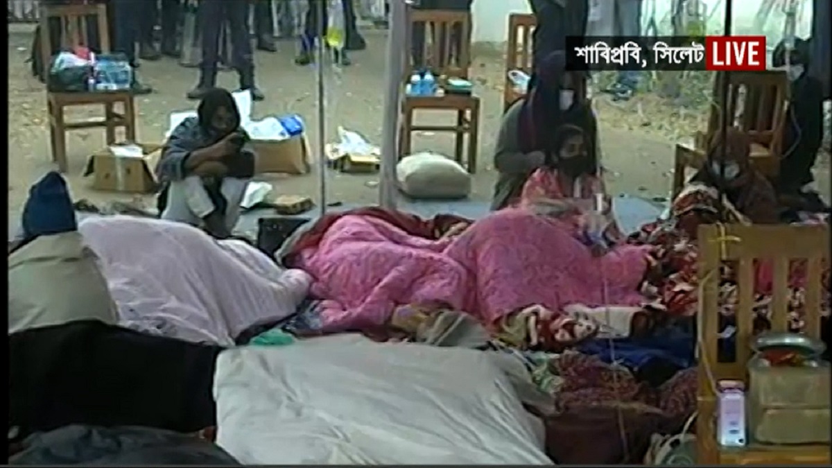 শাবিপ্রবিতে আমরণ অনশন গড়ালো ৩য় দিনে, হাসপাতালে ভর্তি ৮ শিক্ষার্থী