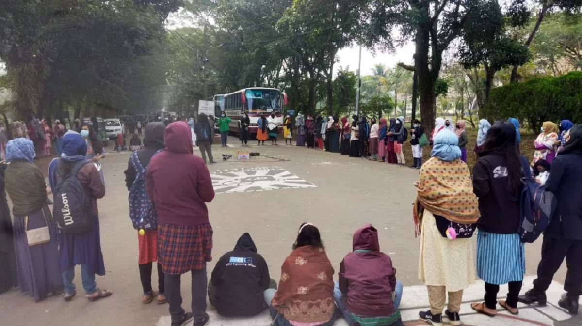 শাহজালাল বিশ্ববিদ্যালয়ে শিক্ষার্থীদের সড়ক অবরোধ