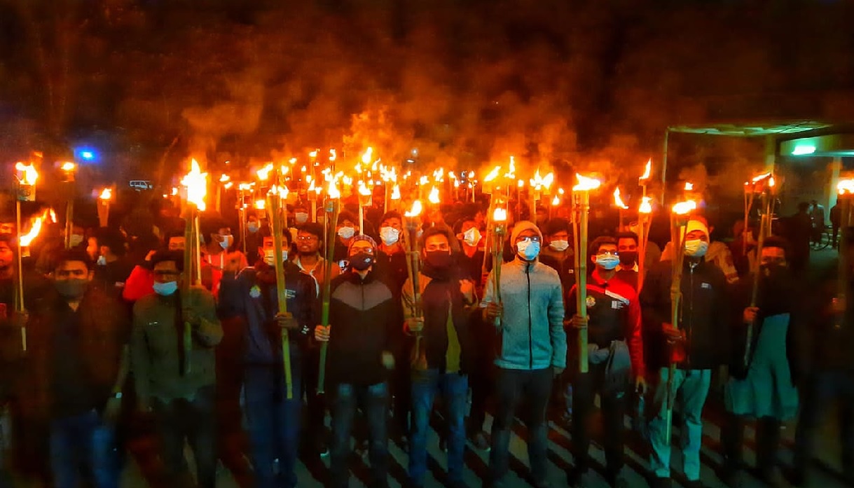 উপাচার্যের পদত্যাগের দাবিতে শাবিপ্রবিতে মশাল মিছিল