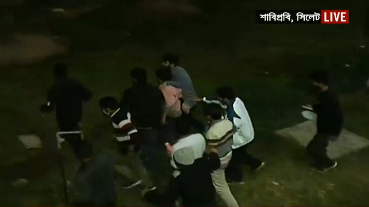 শাবিপ্রবিতে শিক্ষার্থীদের আন্দোলনে পুলিশের লাঠিচার্জ, ধাওয়া-পাল্টা ধাওয়া