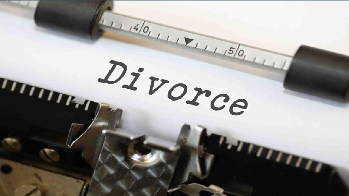 বিয়ের আসরেই স্ত্রীকে তালাক দিলেন বর!