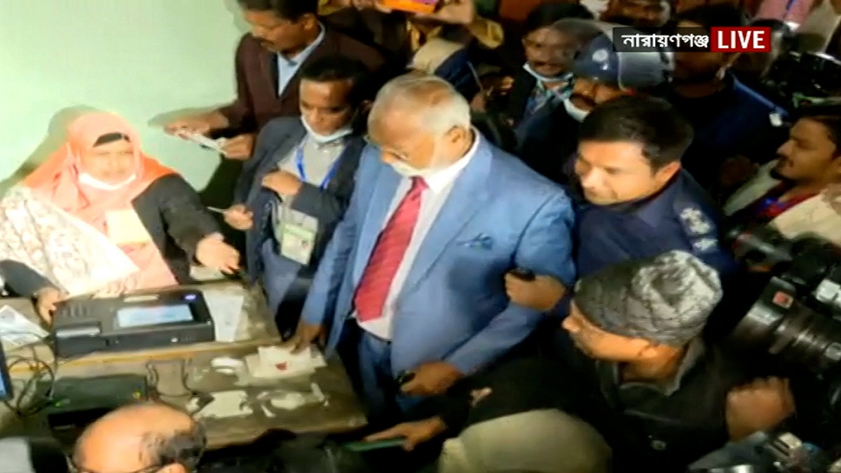 ভোট দিয়েছেন তৈমূর, বললেন লক্ষাধিক ভোটে জয়লাভ করবো