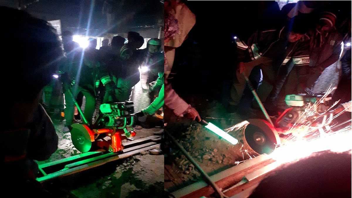 রেল লাইন ভেঙ্গে যাওয়ায় পার্বতীপুর থেকে ঢাকা ও খুলনা রুটে ট্রেন চলাচল সাময়িক বন্ধ