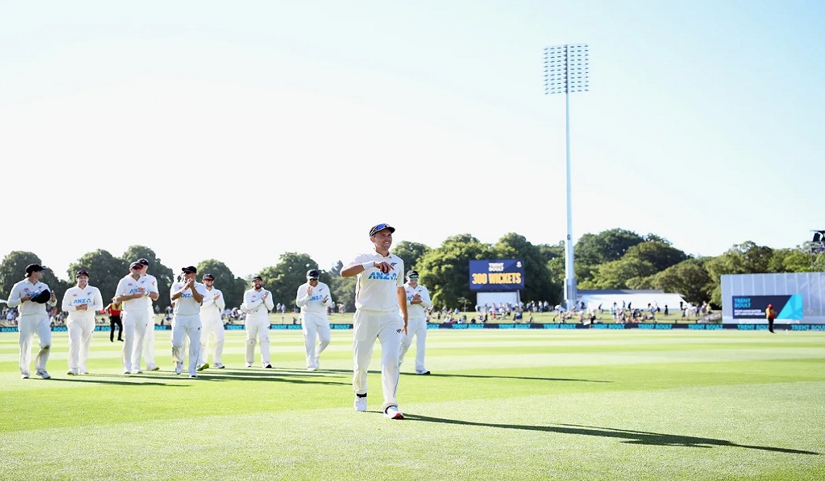বোল্ট-সাউদির তোপে ফলো অনে বাংলাদেশ