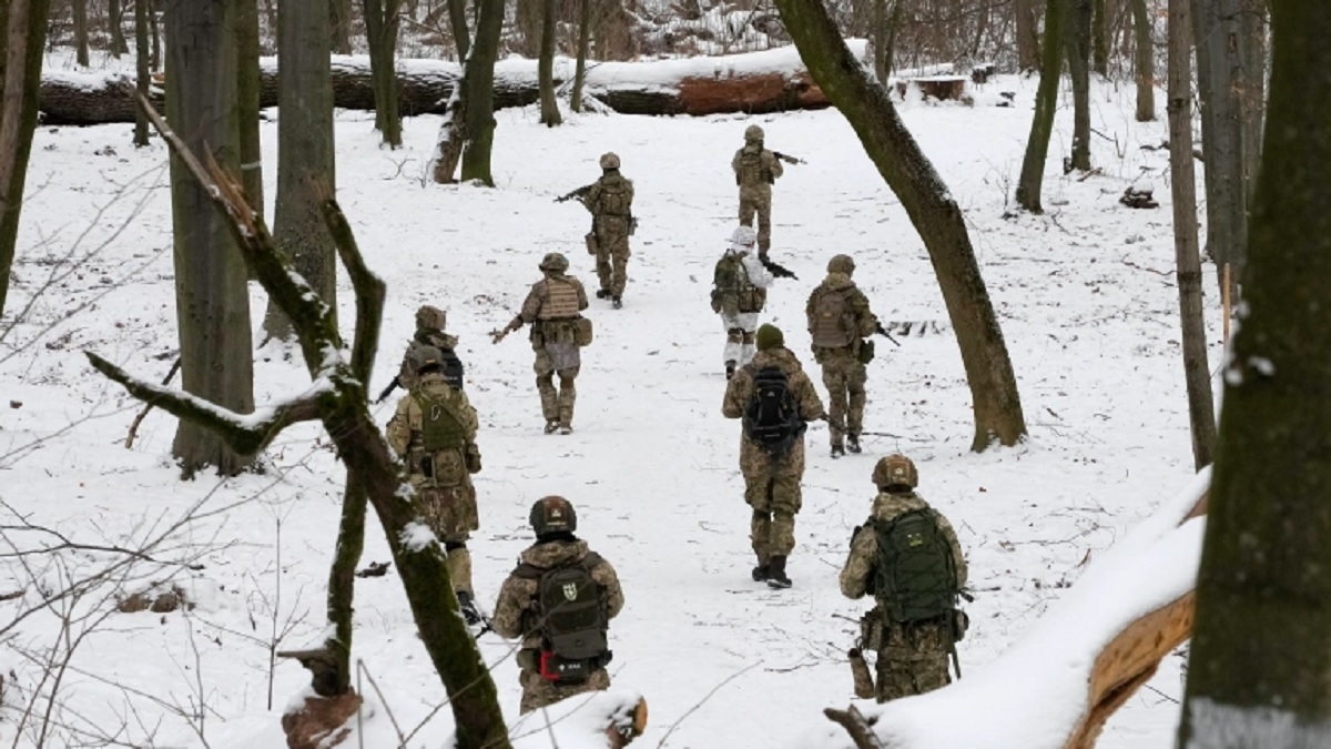 ইউক্রেনে সেনা সদস্যের গুলিতে নিহত ৫