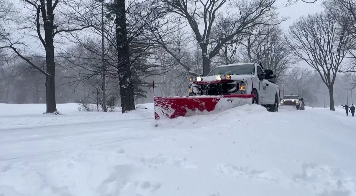 তুষারঝড়ে বিধ্বস্ত যুক্তরাষ্ট্রের উত্তর-পূর্বাঞ্চল