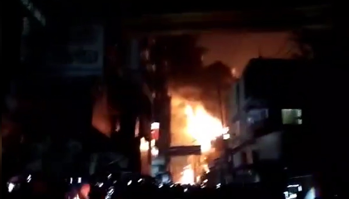 নববর্ষে ওড়ানো ফানুসে রাজধানীর ১০ স্থানে আগুন (ভিডিও)