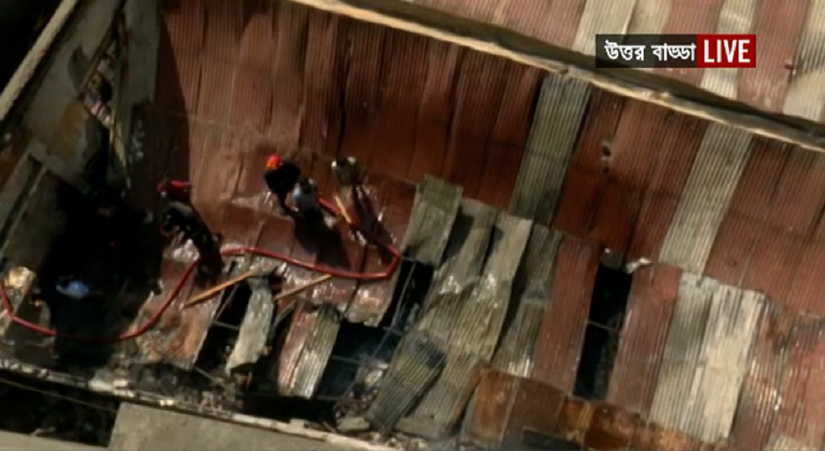 উত্তর বাড্ডায় ফার্নিচার কারখানায় আগুন