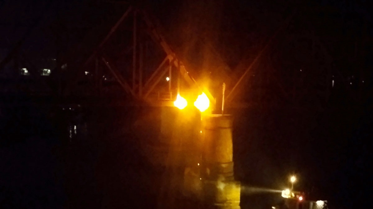 ব্রাহ্মণবাড়িয়ায় রেলসেতুতে আগুন, ট্রেন চলাচল সাময়িক ব্যাহত