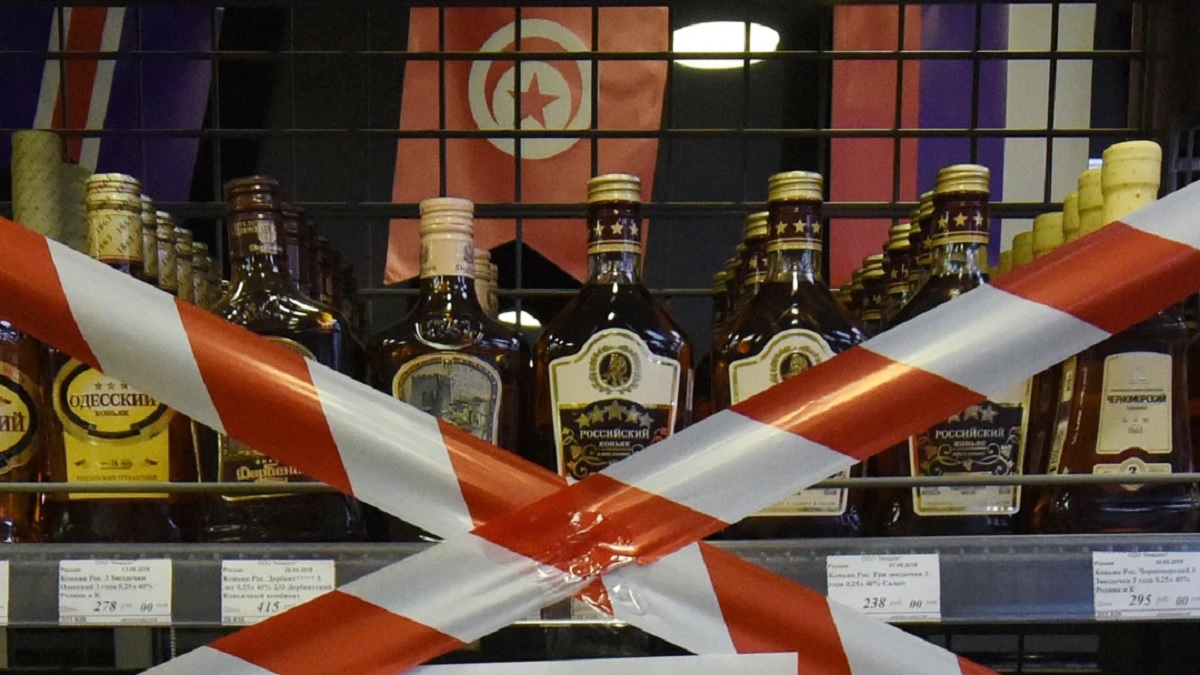 কানাডার সুপারশপ থেকে সরিয়ে ফেলা হচ্ছে রাশিয়ান মদ