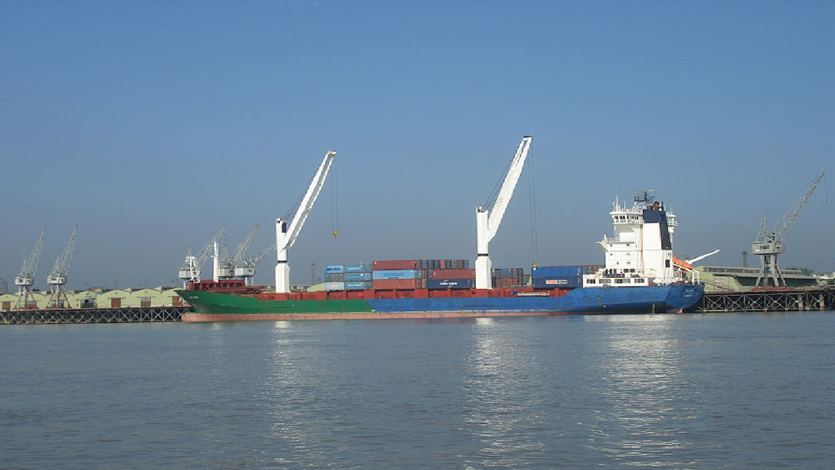 এখন বড় জাহাজও নির্বিঘ্নে ভিড়বে চট্টগ্রাম বন্দরে