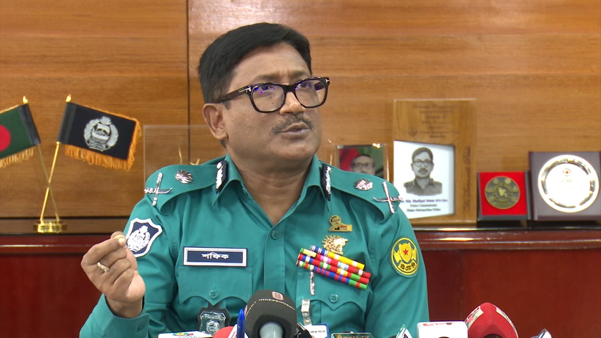 ব্যবসায়ীদের বোঝানো গেলেও ছাত্রদের বোঝানো যাচ্ছে না: ডিএমপি কমিশনার