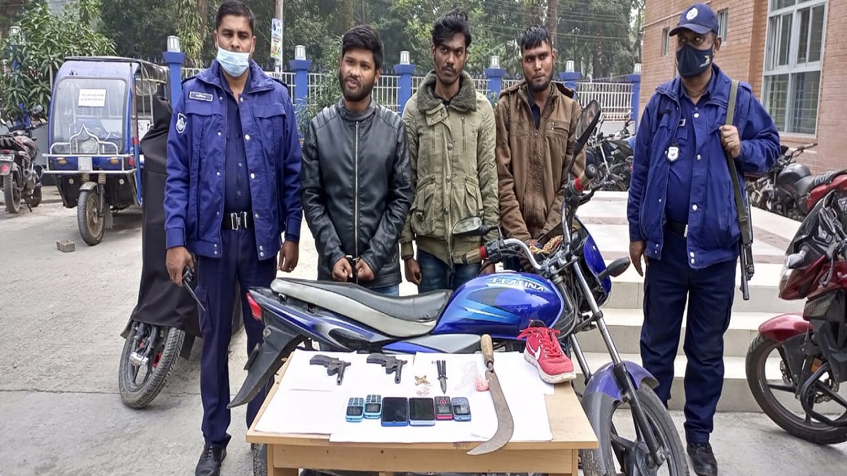 ফরিদপুরে আগ্নেয়াস্ত্রসহ আটক ৩