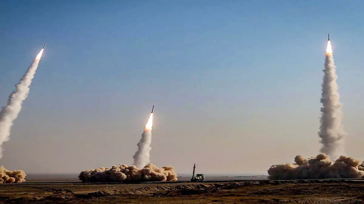 নতুন ব্যালাস্টিক ক্ষেপণাস্ত্র উন্মোচন করলো ইরান