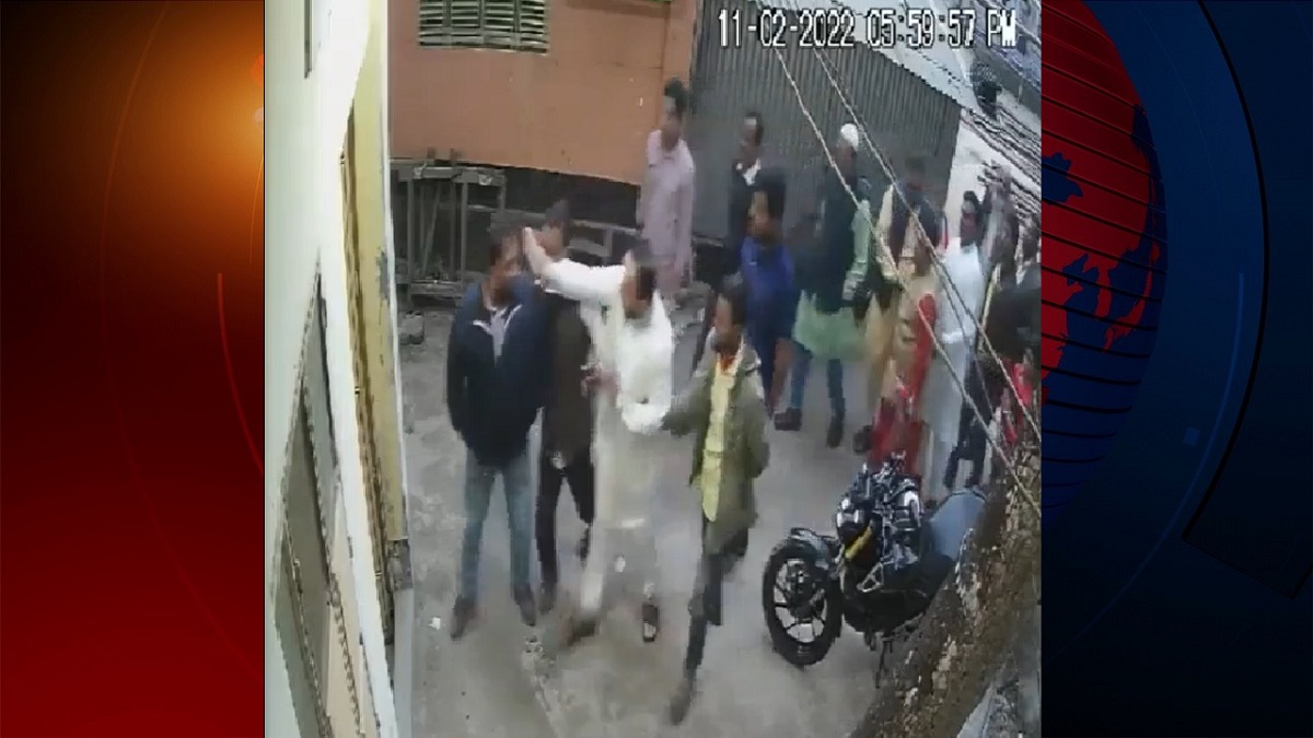 আটরশির প্যান্ডেল করতে না দেয়ায় ব্যবসায়ীকে মারধর আওয়ামী লীগ নেতার