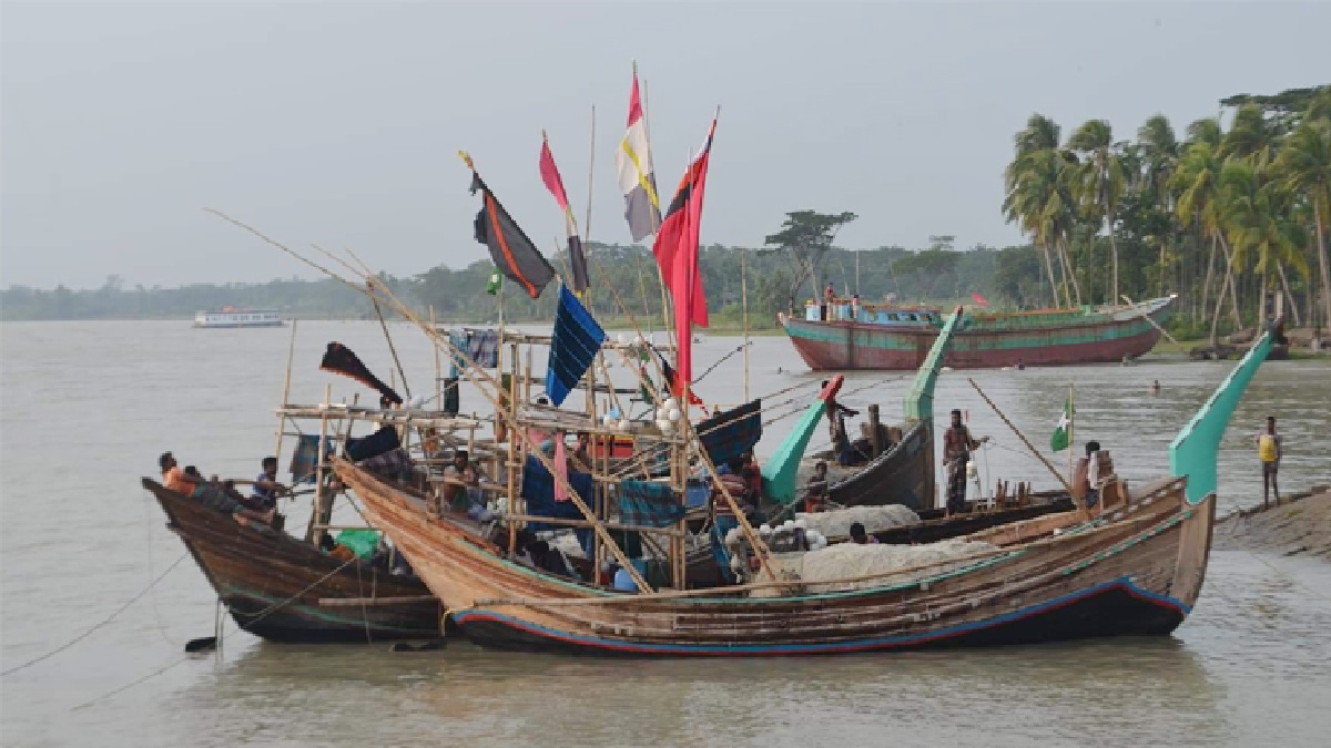 পদ্মা-মেঘনায় মাছ ধরা যাবে না কাল থেকে