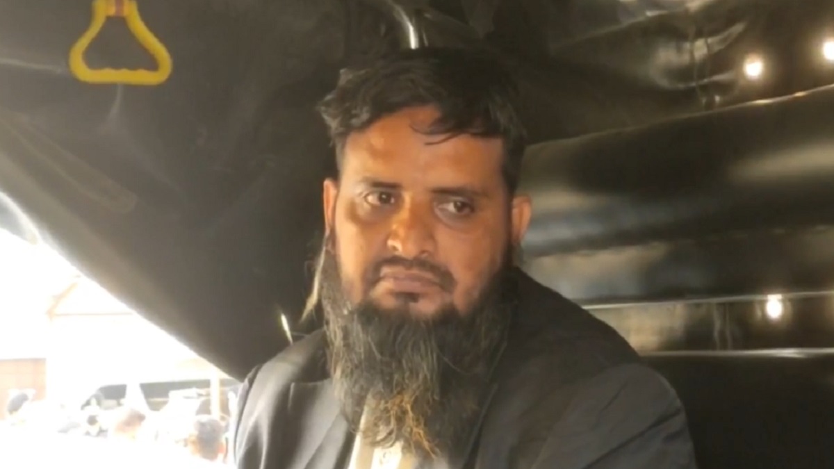 রোহিঙ্গাদের পাচারের সময় আটক ১