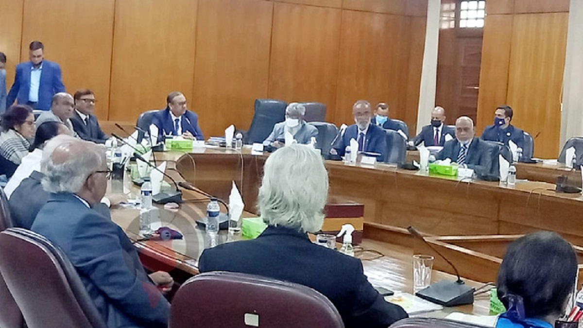 বিশিষ্টজনদের সাথে সার্চ কমিটির প্রথম দফা বৈঠক চলছে