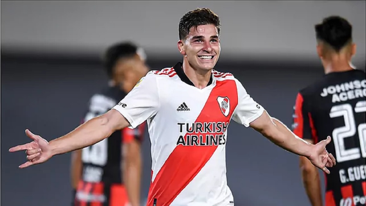 হ্যাটট্রিক করে ম্যানসিটিতে যোগ দেয়া উদযাপন করলেন আলভারেজ