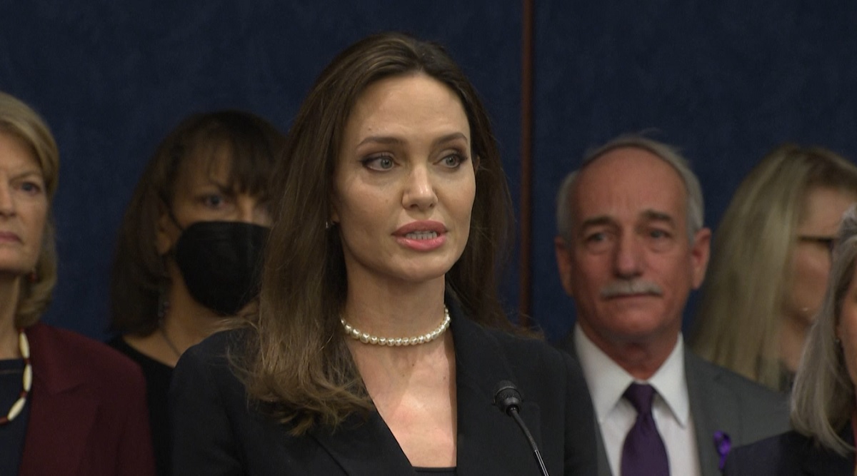 নারীর প্রতি সহিংসতা বিরোধী আইন ফিরিয়ে আনার দাবি অ্যাঞ্জেলিনা জোলির