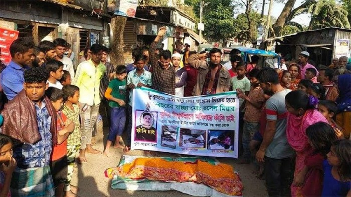 সন্তানের মরদেহ নিয়ে বাবার সড়ক অবরোধ