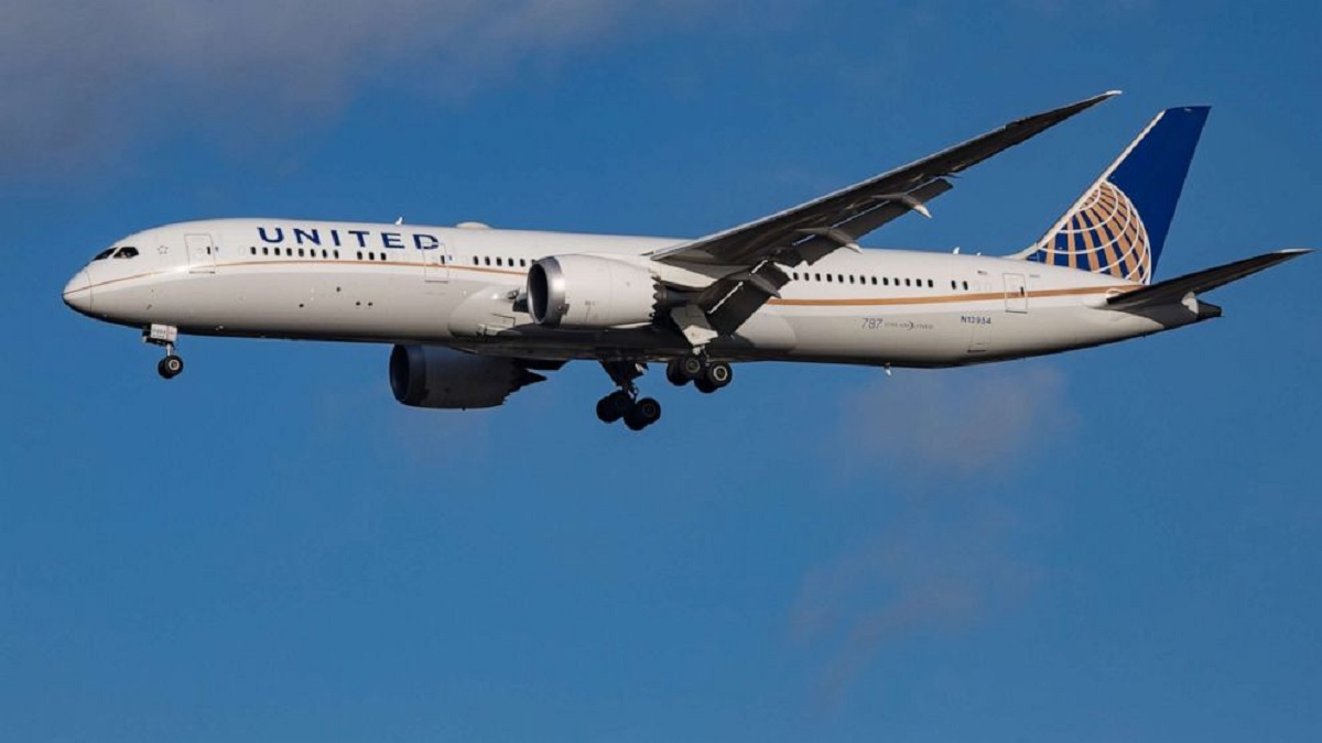 উড়ন্ত বিমানে নারীকে ধর্ষণের অভিযোগ