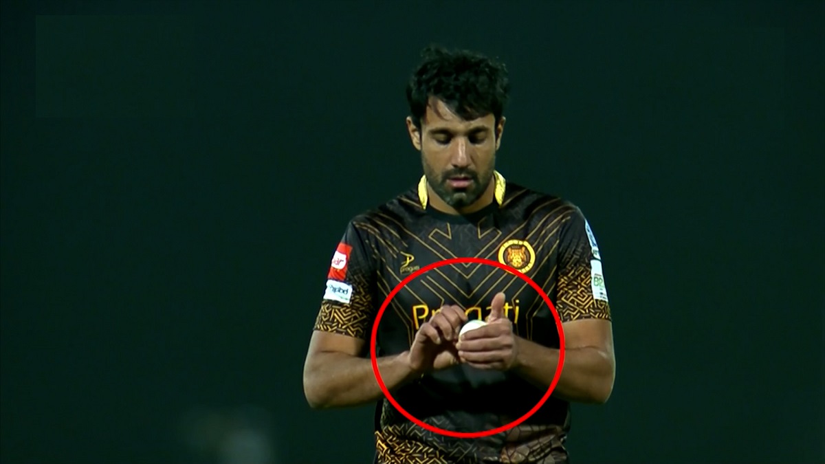 বল টেম্পারিং করতে গিয়ে ধরা খেলেন সিলেটের বোপারা, করা হলো জরিমানা (ভিডিও)