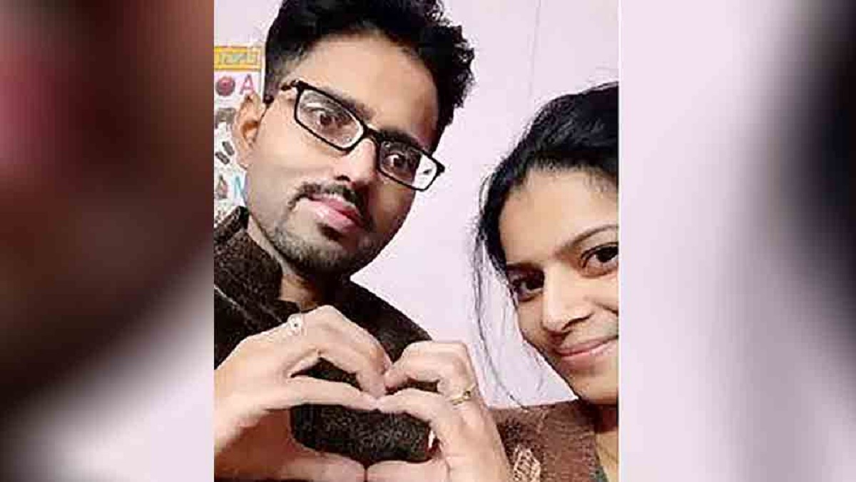 করোনায় ভেন্টিলেশনে স্ত্রী, বিল মেটাতে নিজের ডিগ্রি বন্ধক রাখলেন চিকিৎসক!