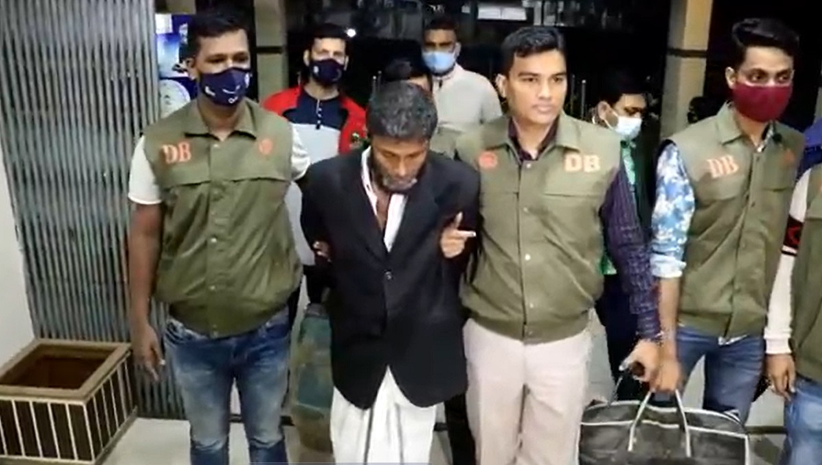 কক্সবাজারে মাটি খুঁড়ে পাওয়া গেল ২ লাখ ৭৪ হাজার পিস ইয়াবা, গ্রেফতার ১