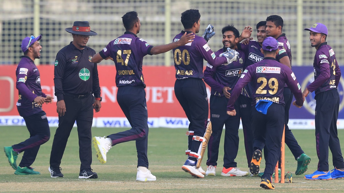 তীরে গিয়ে তরী ডুবলো ঢাকার