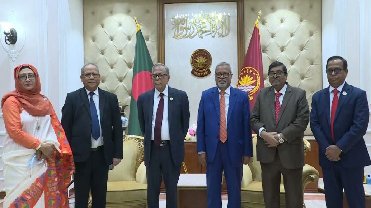 রাষ্ট্রপতির সঙ্গে নির্বাচন কমিশনারদের বিদায়ী সাক্ষাৎ