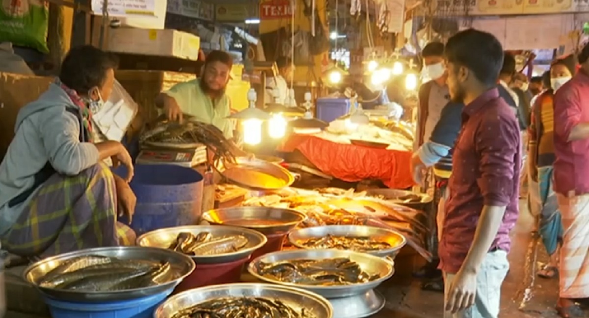 ফিডের মূল্যবৃদ্ধিতে মাছের দরে আগুন