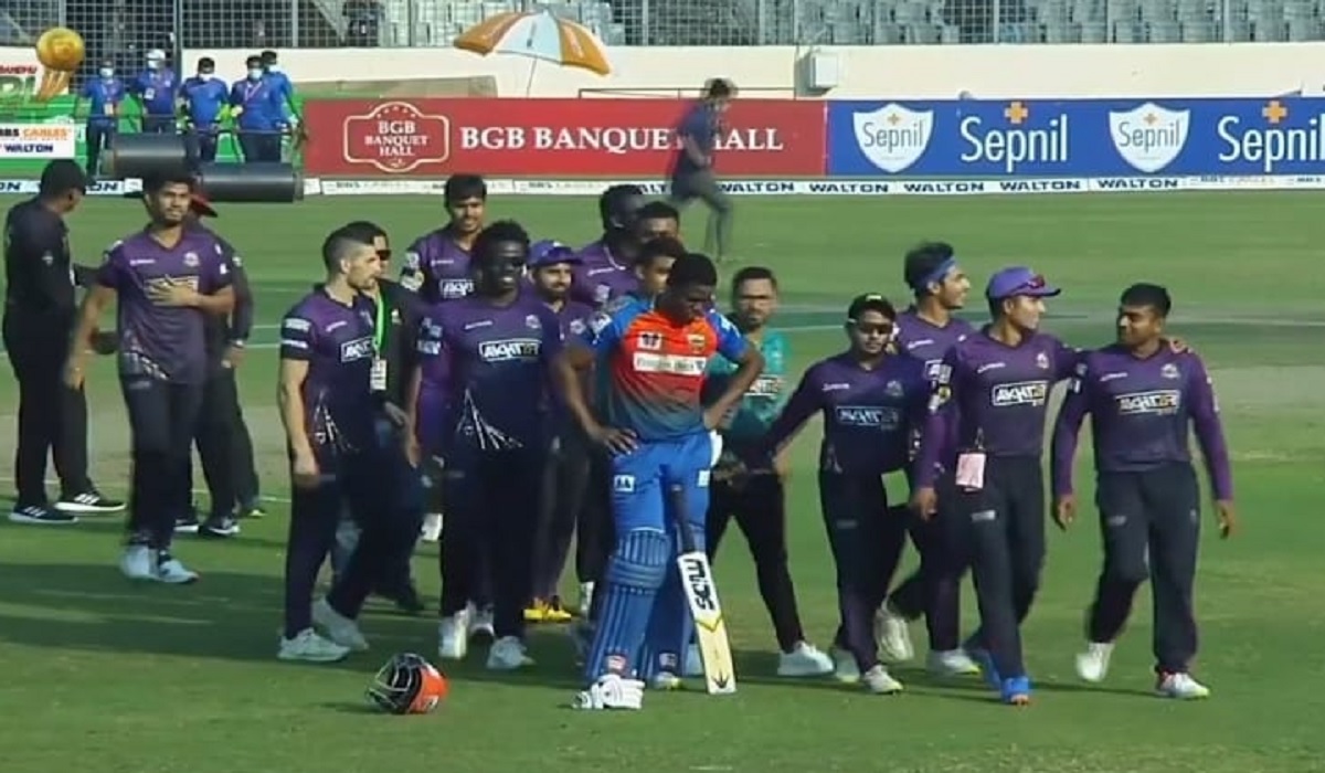 ফ্লেচারের ইনিংসে দানা বাঁধছে স্পট ফিক্সিংয়ের সন্দেহ