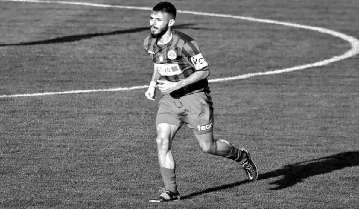 হৃদযন্ত্রের ক্রিয়া বন্ধ হয়ে মাঠে মারা গেলেন গ্রিক ফুটবলার