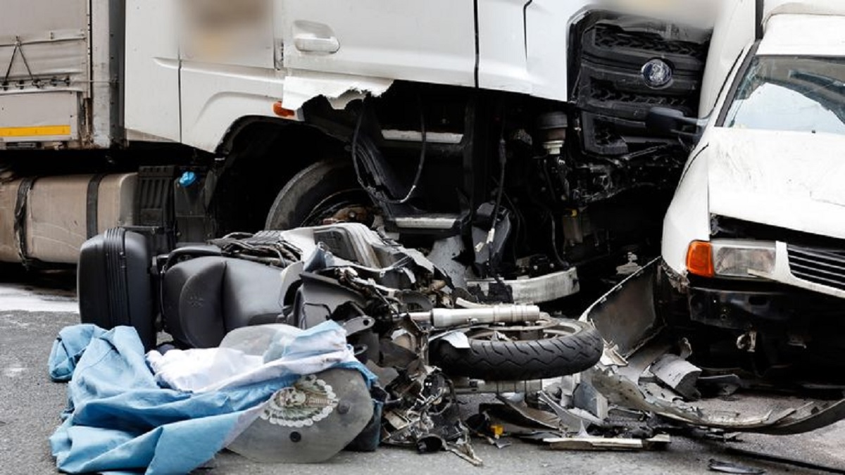 জার্মানিতে ট্রাকের ধাক্কায় দুর্ঘটনার শিকার ৩১টি গাড়ি