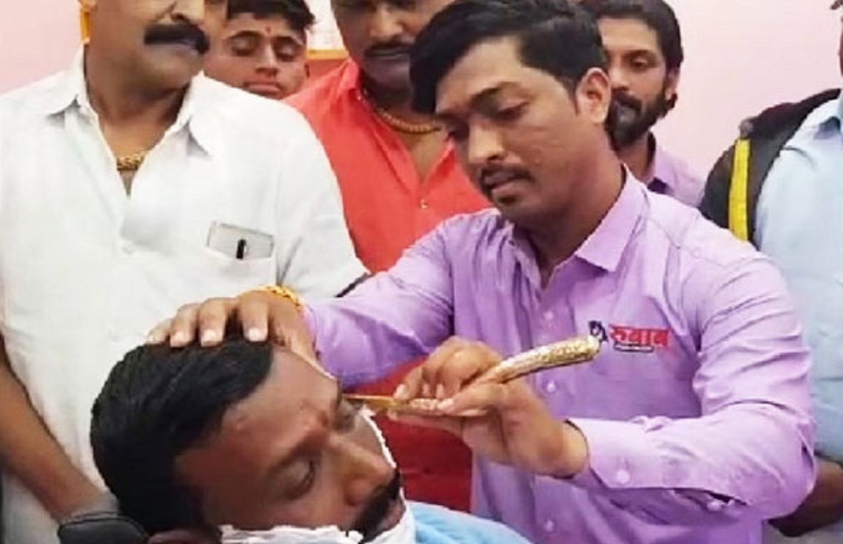 দাড়ি-গোঁফ কাটতে সোনার ক্ষুর!