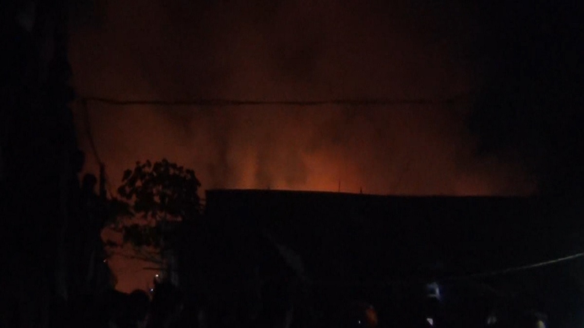 হবিগঞ্জে আগুনে পুড়ে ছাই ৮ টি বাসা