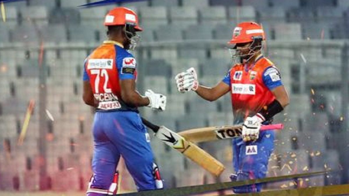 জোড়া শতকের ম্যাচে কুমিল্লাকে উড়িয়ে দিয়ে প্লে অফে খুলনা