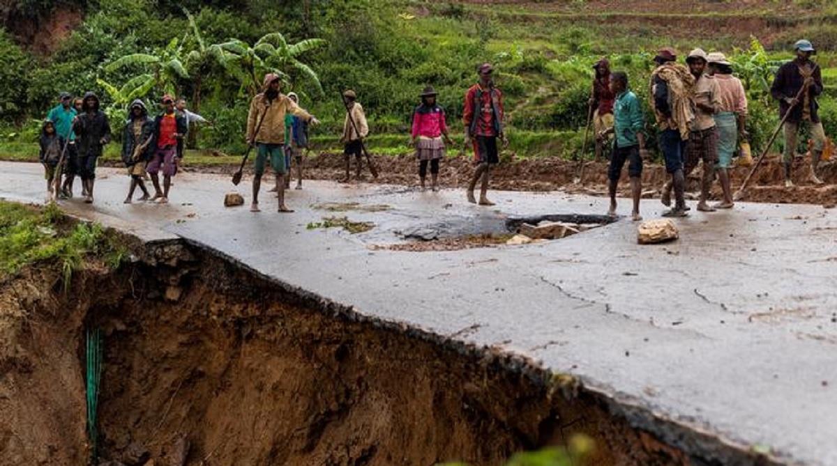 সাইক্লোনে বিধ্বস্ত মাদাগাস্কার, নিহত ১০