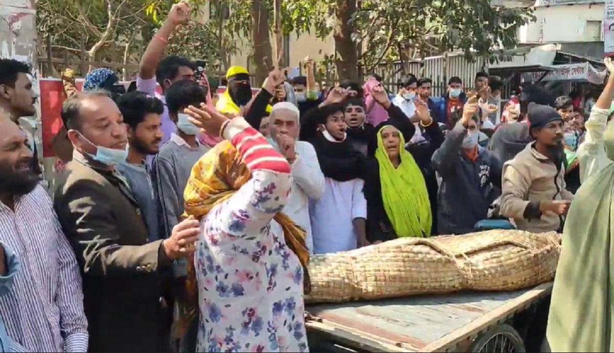 মুন্সিগঞ্জে গৃহবধূর মরদেহ নিয়ে স্বজনদের বিক্ষোভ