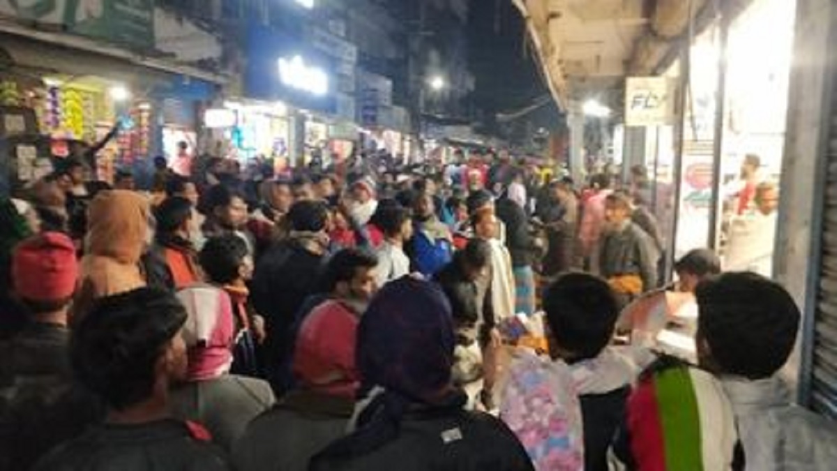 নাটোরের গুরুদাসপুরে ব্যবসায়ীর দোকানে হামলা, মালিকসহ আহত ৪