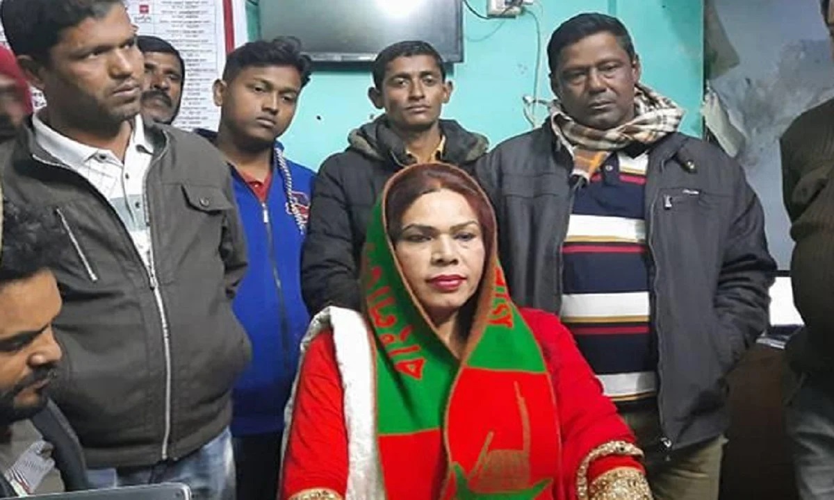 প্রতিশ্রুতি অনুযায়ী কাজ করে প্রশংসা কুড়াচ্ছেন তৃতীয় লিঙ্গের চেয়ারম্যান ঋতু