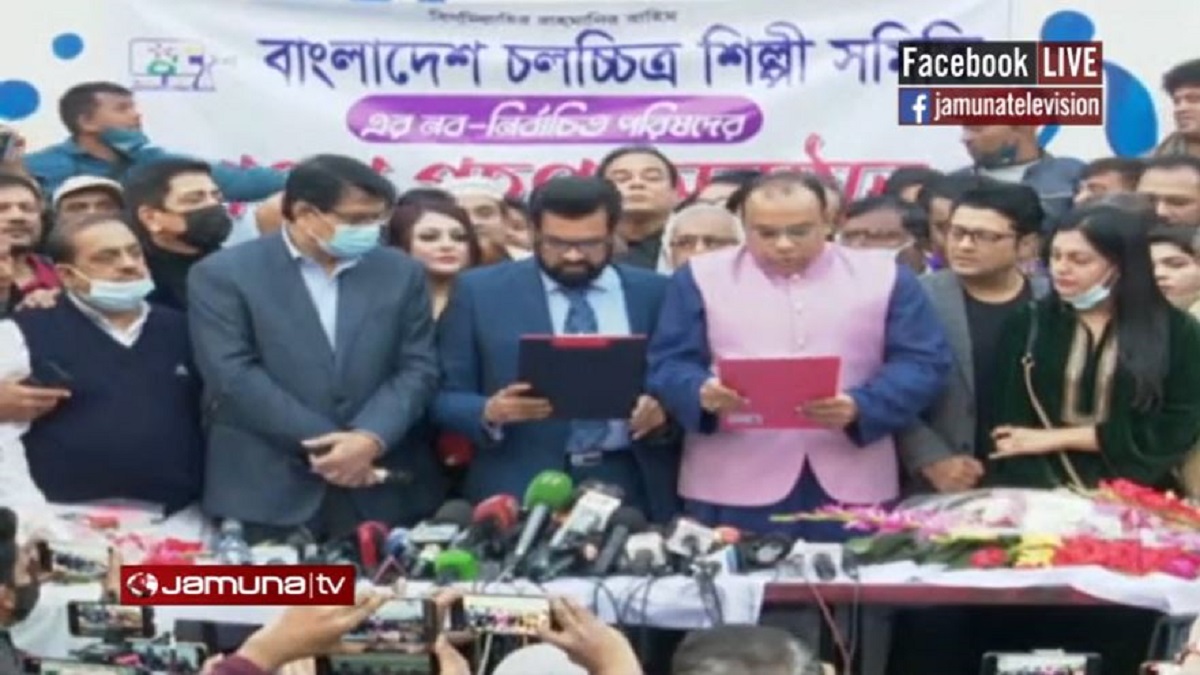 ইলিয়াস কাঞ্চনকে শপথ পাঠ করালেন মিশা, নির্বাচিতদের উদ্দেশে প্রাক্তন সভাপতি যা বললেন