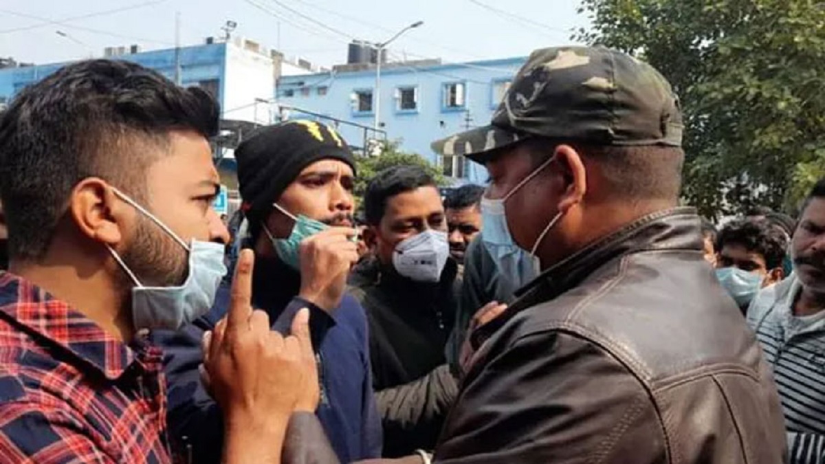 মালদায় হাসপাতালে চিকিৎসককে থাপ্পড়, পুলিশ বললেন মারার পরে জানলাম ডাক্তার