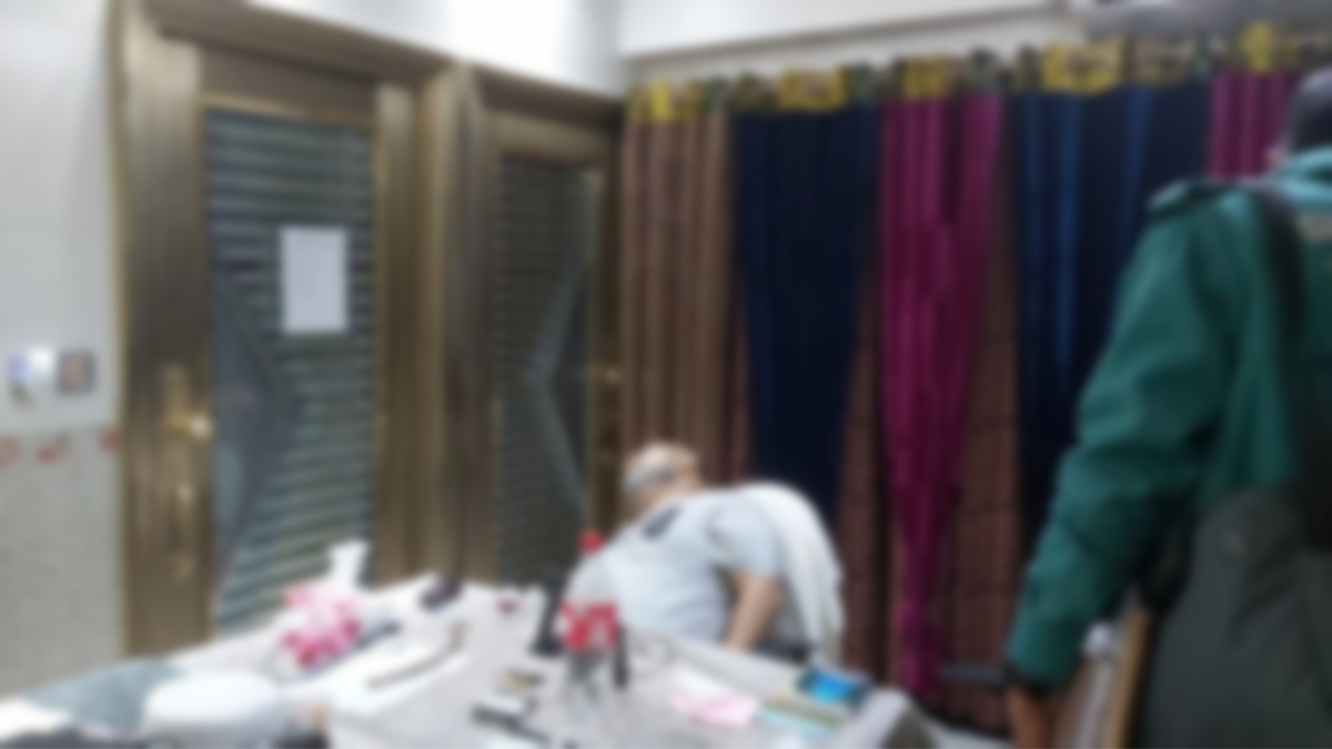 ফেসবুক লাইভে এসে মাথায় গুলি করে আত্মহত্যা করেছেন নায়ক রিয়াজের শ্বশুর