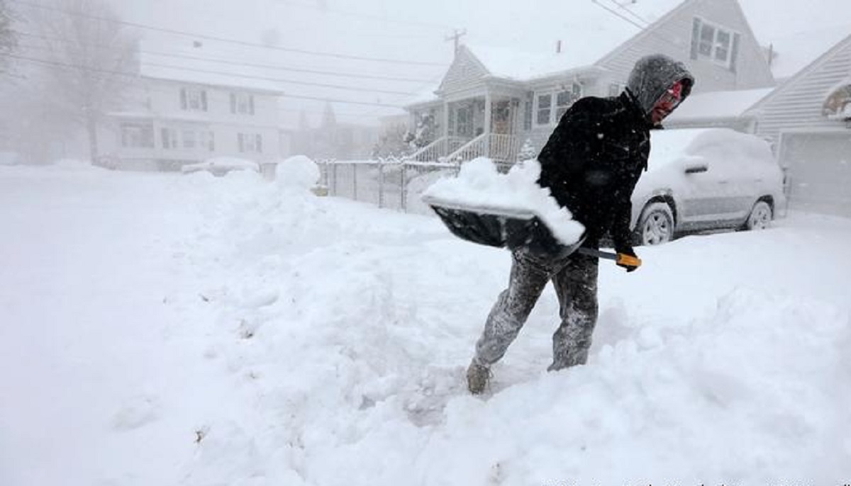 তুষার ঝড়ের দাপটে যুক্তরাষ্ট্রে অচলাবস্থা