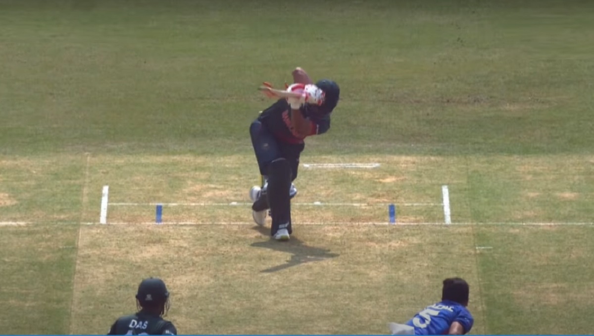 ফারুকির বলে বোল্ড তামিম, চলছে লিটনের ব্যাট