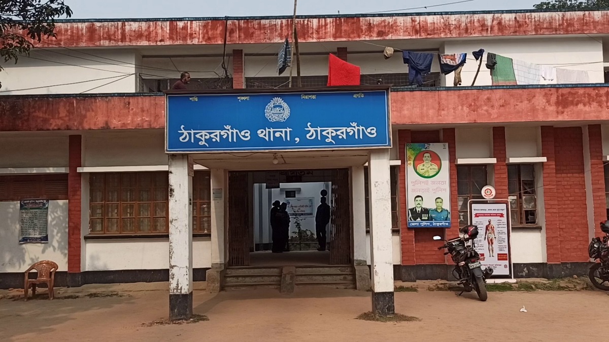 স্ত্রীর সাথে ঝগড়ার জেরে আড়াই বছরের শিশুর পেটে কাঁচি ঢুকিয়ে দিলো বাবা!