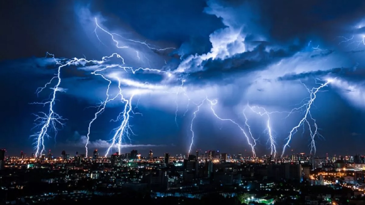 যুক্তরাষ্ট্রে রেকর্ড হলো ৫০০ মাইল লম্বা বিশ্বের দীর্ঘতম বজ্রপাত